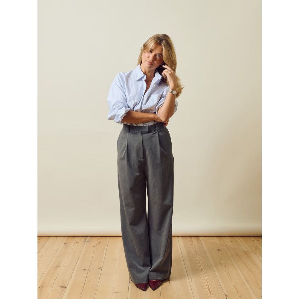 ✨Djerf Avenue Favorite Grey Sz Large Pants✨